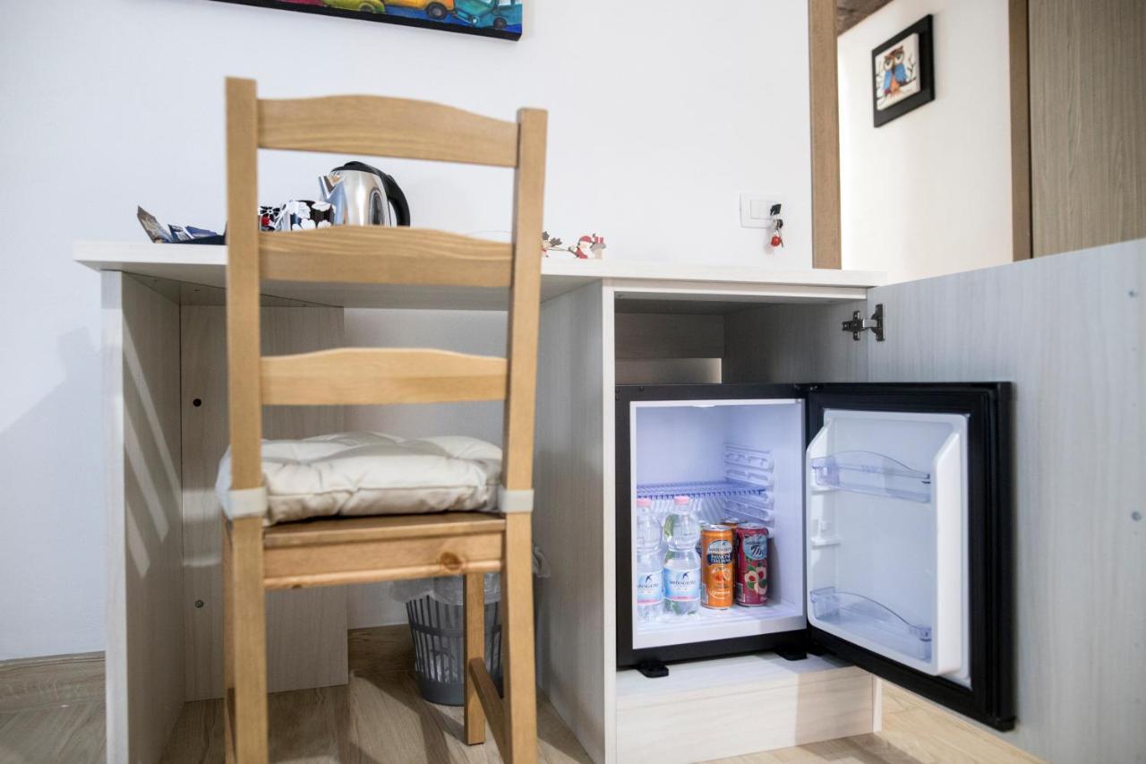 'A Room De' Scugnizzi Neapel Exteriör bild